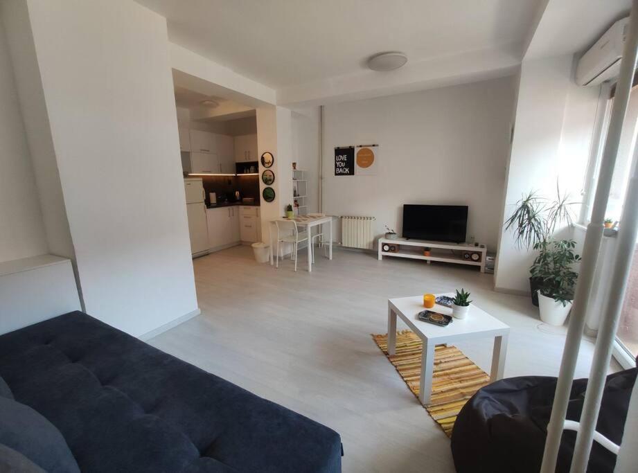 City Center White Apartment! Skopje Exterior photo