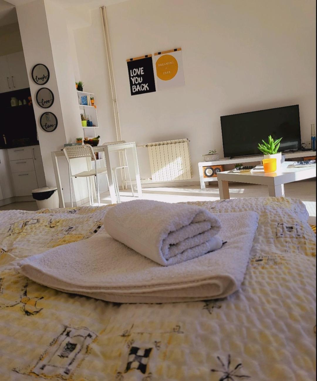 City Center White Apartment! Skopje Exterior photo