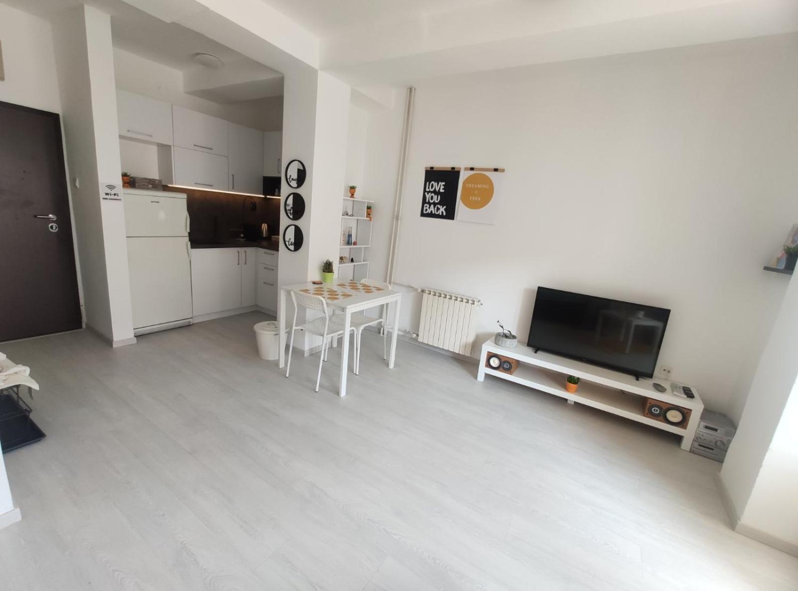 City Center White Apartment! Skopje Exterior photo